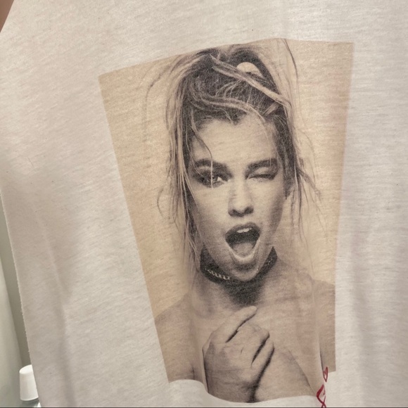 Victoria’s Secret white short sleeve tee - Picture 6 of 10